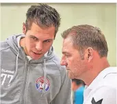  ?? FOTO: MICHAEL SIEBER ?? HGR-Coach Alexander Zapf (links) und sein Co-Trainer Jörg Müller waren
erst bei drei Spielen im Einsatz.