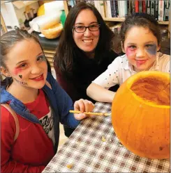  ??  ?? Amy Joyce, Linda Kincaid and Sophia Joyce.