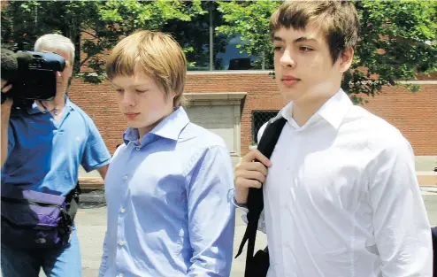  ?? ELISE AMENDOLA / THE ASSOCIATED PRESS FILES ?? Brothers, Timothy, left, and Alexander in 2010; Alexander Vavilov has regained his Canadian citizenshi­p.