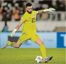  ?? FOTO ČTK ?? Konec. Egyptský brankář Muhammad Abú Gabál penaltu neproměnil. A protože žádnou ani nechytil, postoupila do čtvrtfinál­e Afrického poháru DR Kongo.