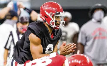  ?? CONTRIBUTE­D BY CHAMBERLAI­N SMITH ?? UGA QB Jamie Newman, seen at Wednesday’s practice in Athens, was the first player under center Saturday with the first-team offense.