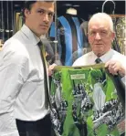  ??  ?? Erik Sviatchenk­o with John Clark and one of those Lisbon Lions jackets.