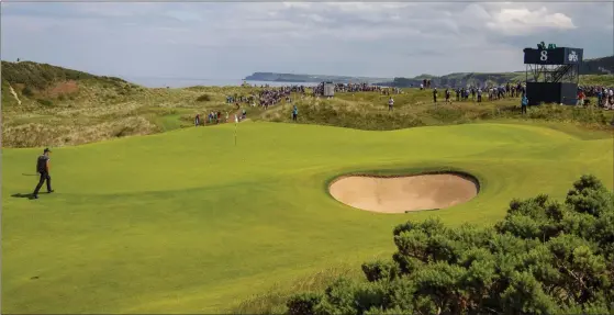  ?? FOTO: CHRISTER HöGLUND/TT ?? Svensken Henrik Stenson under träning inför British Open på Royal Portrush golfklubb i Nordirland. Här gåendes till det åttonde hålet.