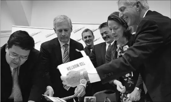  ?? SHAUGHN BUTTS, the JOURNAL, File ?? The six Tory leadership candidates sign each other’s name cards at the end of a candidates’ forum in September 2011.