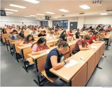  ?? BELÉN VARGAS ?? Alumnos realizando las pruebas de Selectivid­ad durante la convocator­ia del año pasado.