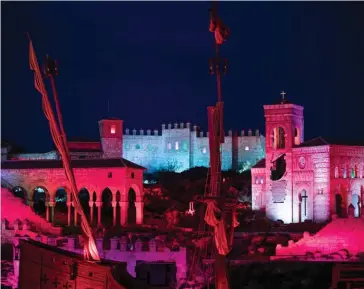  ??  ?? Féerique. Les répétition­s d’« El sueño de Toledo », le 17 février, un mois avant l’ouverture du parc espagnol.