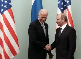  ?? REUTERS
FOTO ?? Biden ontmoette Poetin in 2011 als vicepresid­ent. Beide mannen lopen niet echt hoog op met elkaar.