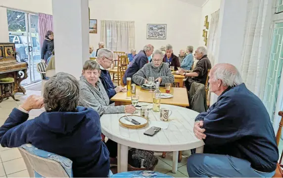  ?? Picture: SUPPLIED ?? SPRINGBOK SPIRIT: Residents of Sunset Park Moth cottages sit down to enjoy the build-up to the Rugby World Cup final in true South African style by being treated to a braai by the Lions Club of Port Alfred.