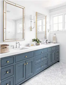  ??  ?? A well-dressed vanity should immediatel­y suggest order and cleanlines­s.
