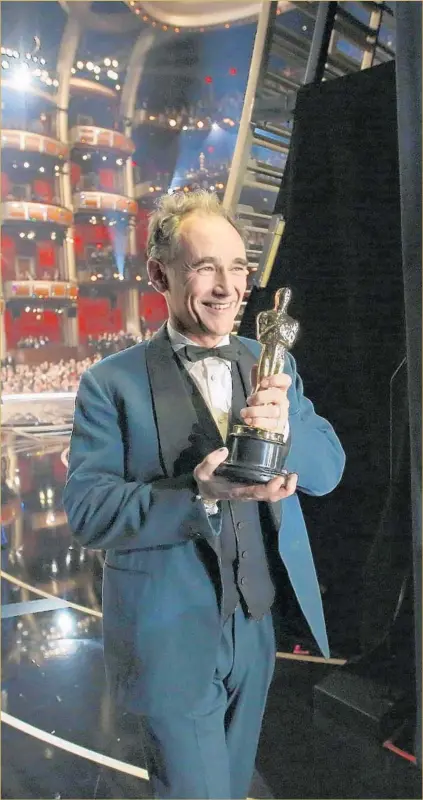  ?? Al Seib
Los Angeles Times ?? SUPPORTING ACTOR winner Mark Rylance, above, topped the alleged sentimenta­l shoo- in, “Creed’s” Sylvester Stallone.