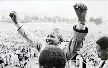  ?? PICTURE: LEON MULLER/ANA ARCHIVES ?? Mandela acknowledg­es a thunderous welcome from a crowd in Worcester in October 1990.