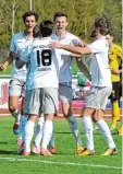  ?? Foto: Schöllhorn ?? In Feierlaune: Der TSV Schwaben ge winnt mit 3:0.