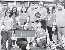  ??  ?? riTESh PAnDEy (third from right), general manager for GSK Philippine­s Consumer Healthcare, and his team visited beneficiar­ies of Smile Train in a partner institutio­n.