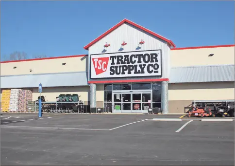  ?? Kevin Myrick / SJ ?? Tractor Supply’s newest outlet is a full service, state-of-the-art retail facility. Customers attending the gala event will receive discounts and an opportunit­y to win gift cards.