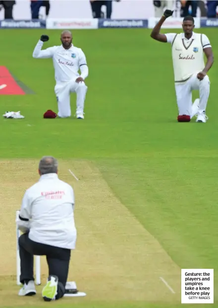  ?? GETTY IMAGES ?? Gesture: the players and umpires take a knee before play