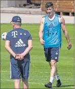  ??  ?? Lewandowsk­i, con Heynckes.