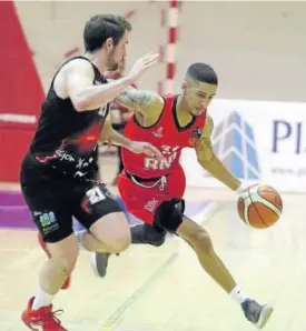  ?? Foto: J. Bergasa ?? Lamonte Thomas, en el partido contra el Círculo de Gijón.