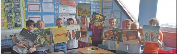  ?? 01_B24WB04 ?? P4/P5 pupils show off some vinyl records from Mrs Catriona Smith’s collection.