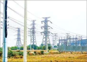  ?? HONG MENEA ?? Minister of Mines and Energy Suy Sem said the price of electricit­y will be cut by 40 riel ($0.01) per kilowatt-hour for the industrial sector next month.