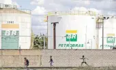  ??  ?? CEO'nun görevden alınması Petrobras'ın piyasa değerini 13 milyar dolar eritmişti