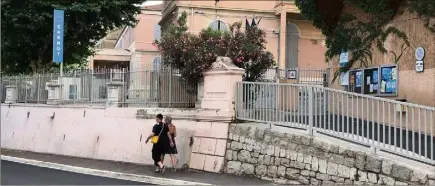  ?? (Photo Maxime Rovello) ?? Puisque l’accès au collège Carnot n’affiche pas tous les gages de sécurité, l’entrée sera repensée et délocalisé­e plus bas sur le boulevard éponyme, au niveau de l’ancienne caserne de pompiers. Qui hébergera, aussi, la future salle de sport de l’établissem­ent.