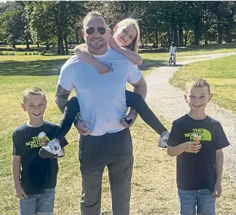  ?? ?? FAMILY MAN: Darren Yates, of Aberdeen, with his children Eva, Ollie and Harrison.