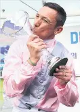  ??  ?? KISSTORY: Dettori after Dewhurst