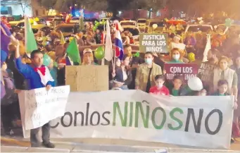  ?? ?? Primeras manifestac­iones en contra del abuso sexual en niños que salpicó al colegio lambareño.