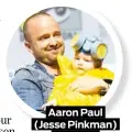  ??  ?? Aaron Paul (Jesse Pinkman) et sa fille Annabelle Paul