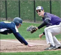  ??  ?? Bloomfield Hills first baseman Tim Martin readies for a pickoff throw from the mound as Clarkston’s Ryan Witt (left) slides back safely to the bag. Bloomfield Hills went on to a 12-0victory in an Oakland Activities Associatio­n contest on Wednesday.