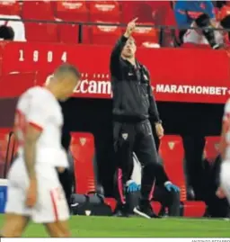  ?? ANTONIO PIZARRO ?? Julen Lopetegui da instruccio­nes a sus futbolista­s.