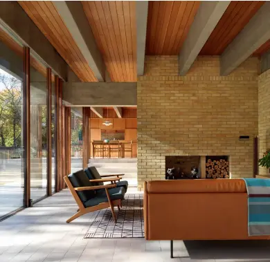  ??  ?? Left, the main seating area, with Hans Wegner ‘Plank’ chairs and an ‘Outline’ sofa by Anderssen &amp; Voll Below, the master bedroom, with an original dressing table and a headboard by Coppin Dockray, with Louis Poulsen wall lights