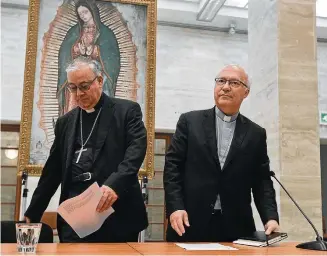  ?? ANDREW MEDICHINI/AP ?? Renúncia em massa. Porta-vozes do Episcopado do Chile anunciam decisão dos 34 bispos