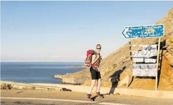  ?? ISTOCK ?? Wer auf dem Backpackin­g-Trip lokal einkauft, kann beim Ferienbudg­et sparen.