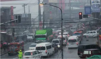  ?? Photo by Jean Nicole Cortes ?? CONGESTED. Rain or shine, Benguet’s capital town continues to experience heavy traffic congestion. Several measure are now being studied by the town to help ease traffic in the area.