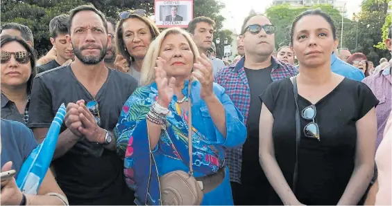  ??  ?? Primer plano. Elisa Carrió, en la marcha por los cinco años de la muerte de Nisman, en una de sus últimas aparicione­s públicas.