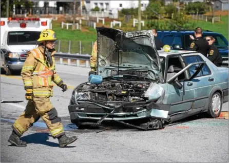  ?? PETE BANNAN — DIGITAL FIRST MEDIA ?? The driver of this Volkswagen was killed in a late morning crash on Route 41 (Gap Newport Pike) at Friendship Church Road in West Fallowfiel­d Monday.