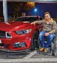  ??  ?? Christian Kober hat einen roten Ford Mustang getunt.