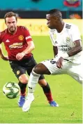  ?? ANDREW INNERARITY/REUTERS ?? JADI STRIKER: Juan Mata membayangi pergerakan penyerang baru Real, Vinicius Junior, di Hard Rock Stadium kemarin.