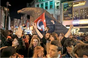  ?? AFP ?? Supporters of the ‘no’ vote protest against the referendum outcome in Istanbul. —