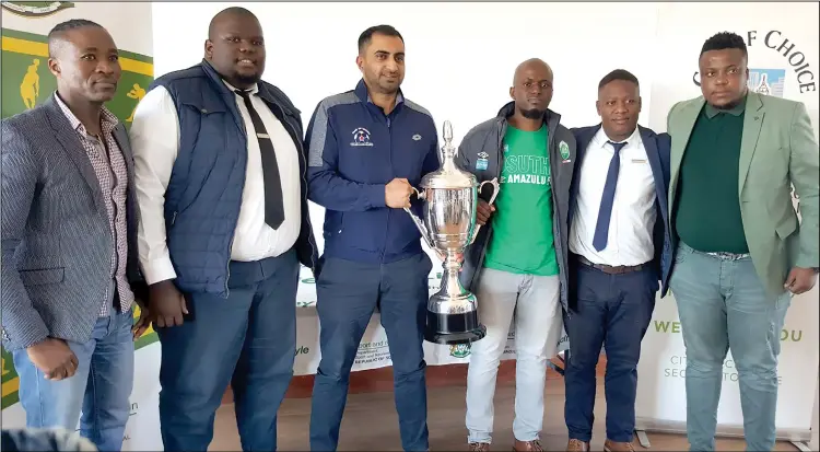  ?? (Isithombe: nguQhelani Msweli) ?? Brian Shoarane, Thuthu Mkhize (Supertech), Younis Kadodia (Maritzburg United CEO), Brilliant Mkhathini (AmaZulu Media Officer), Thulani Ntombela (Supertech) and Lebogang Mokoena (Mkoena Group Chief Director)