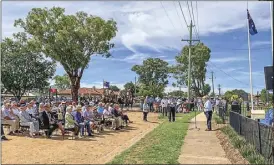  ??  ?? More than 500 people attended the sculpture unveiling with Australia All Over host Ian Mcnamara doing the honours.