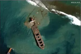  ?? (AP/2020 Maxar Technologi­es) ?? This satellite image provided Tuesday by 2020 Maxar Technologi­es shows the MV Wakashio still spreading fuel into the Mahebourg Lagoon.