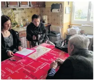  ??  ?? Réalisé par l’associatio­n les Souliers à bascule, ce documentai­re donne la parole à ceux qui ont vécu l’occupation allemande à Caulnes. Il sera projeté samedi au lycée agricole de Caulnes.