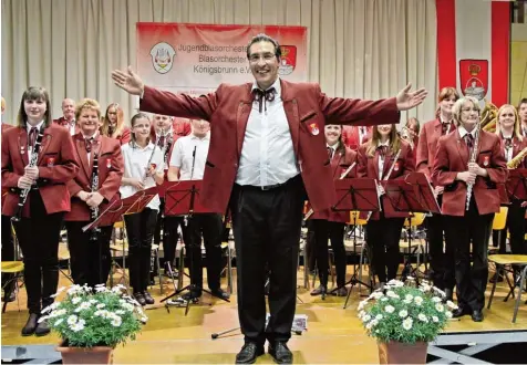  ?? Foto: Sybille Heidemeyer ?? Einen bravouröse­n Einstand als neuer Dirigent des Blasorches­ters Königsbrun­n gab Ricardo Döringer beim Frühjahrsk­onzert.