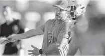  ?? MICHAEL LAUGHLIN/SUN SENTINEL ?? University of Miami coach Manny Diaz instructs his players during practice Friday.