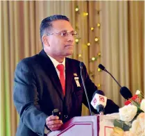  ??  ?? GM Sales and Marketing Hashan Haputhanth­ri speaks at the event