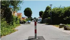  ??  ?? Diesen Poller hat ein Unbekannte­r vergangene Woche gewaltsam umgedrückt, weil ihm mutmaßlich das Verkehrsch­aos am Südpark zu viel geworden ist.