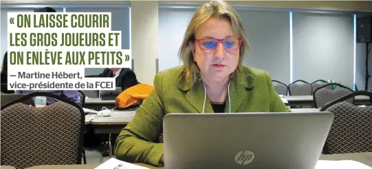  ??  ?? La modificati­on proposée à la taxation des revenus de placements passifs des entreprise­s n’est pas suffisante, selon la vice-présidente de la FCEI, Martine Hébert, qui a étudié hier le budget Morneau lors du huis clos réservé aux médias.