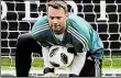  ?? DPA-BILD: CHARISIUS ?? Wieder bei der Arbeit: Manuel Neuer